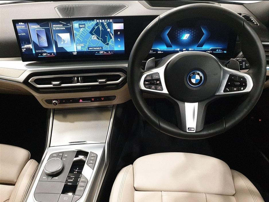 2024 BMW 3 Series - image 5