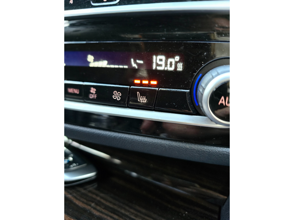 2017 BMW 5 Series - image 23