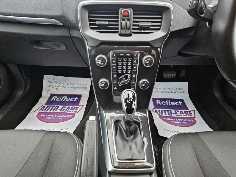 2016 Volvo V40 - image 28