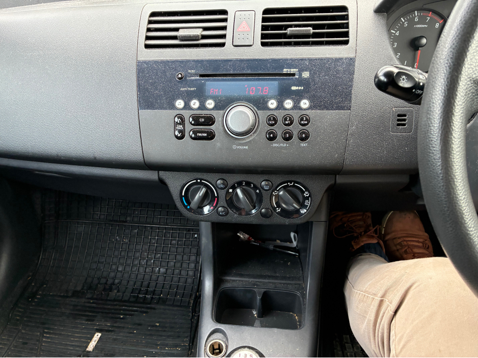 2007 Suzuki Swift - image 19