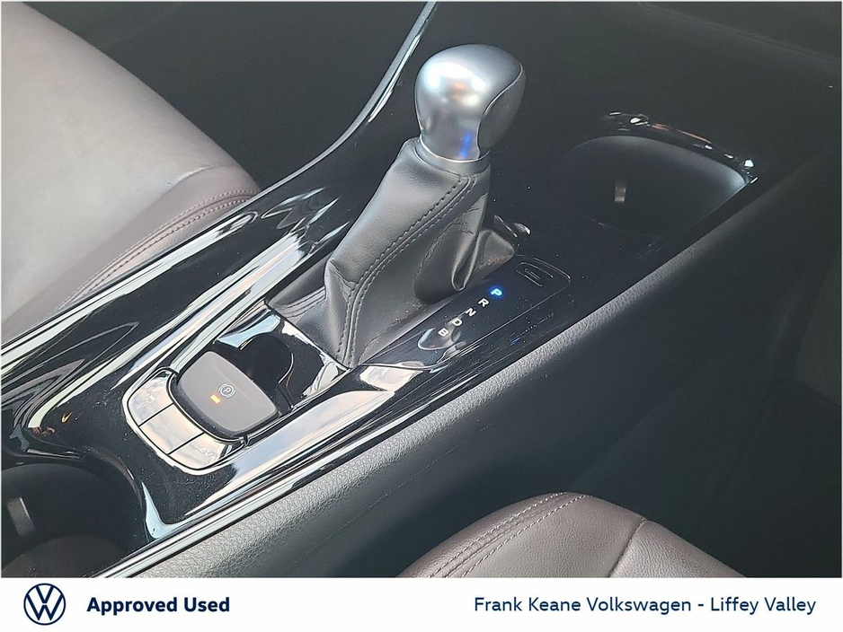 2018 Toyota C-HR SOL AUTO HYBRID 1.8 * *FULL LEATHER* *DIAMOND CUT ALLOYS* *CARPLAY* *HEATED SEATS* *BLIND SPOT* *NEW NCT* *12 MONTHS FRANK KEANE WARRANTY* *FINANCE AVAILABLE* €21,995