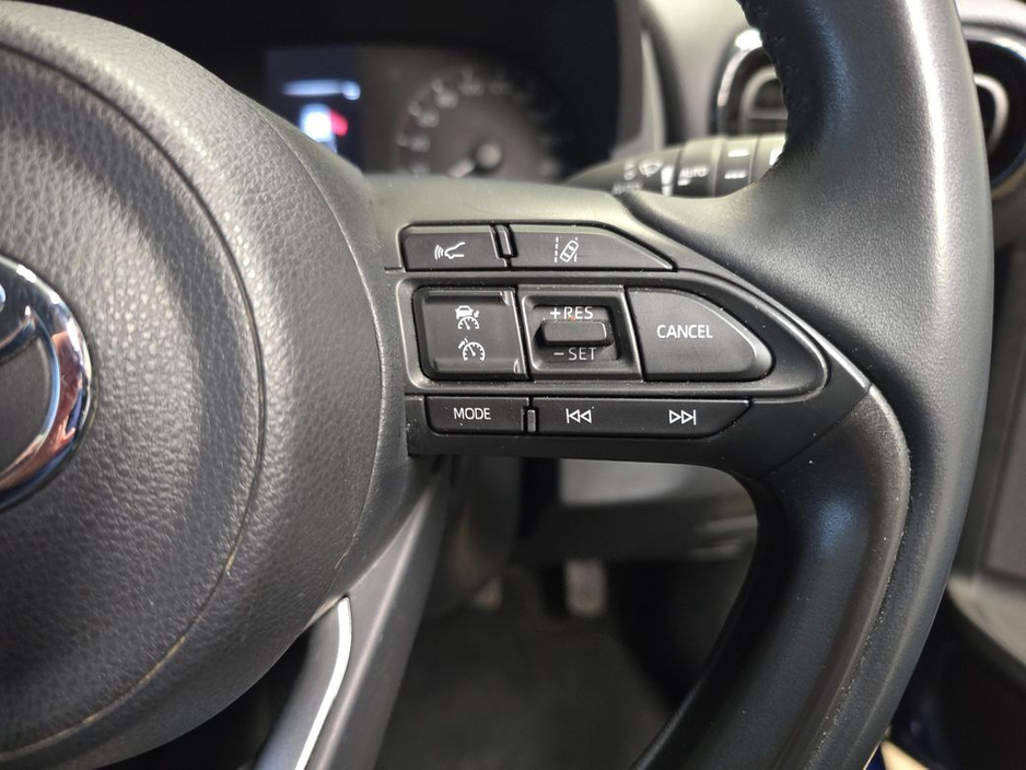 2023 Toyota Yaris - image 17
