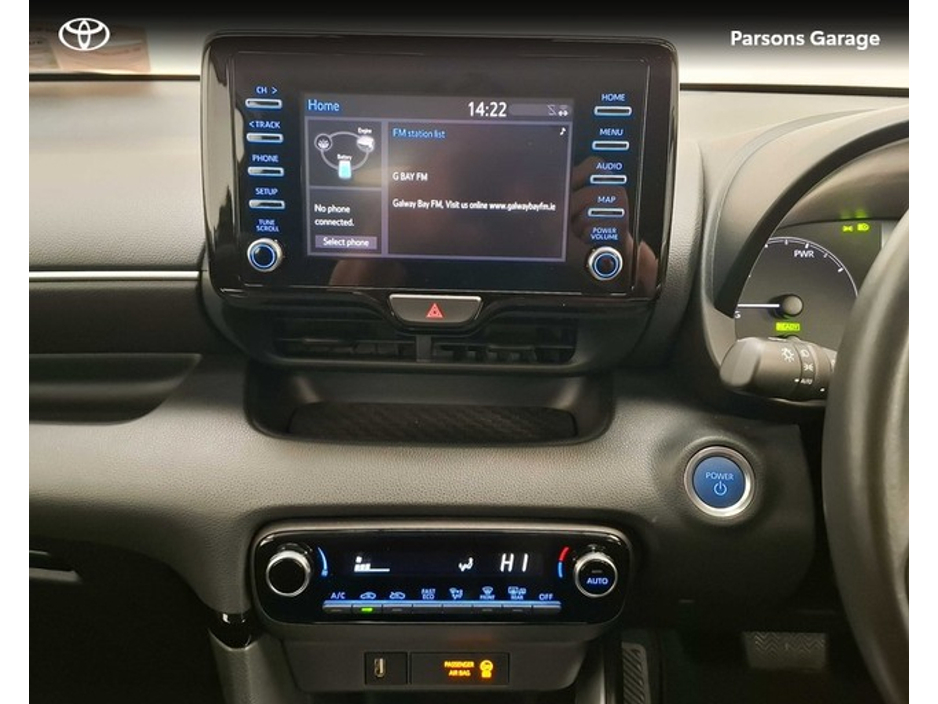 2022 Toyota Yaris - image 10