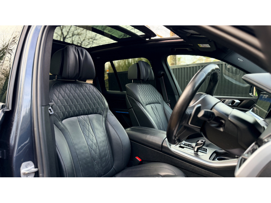 2022 BMW X5 - image 2