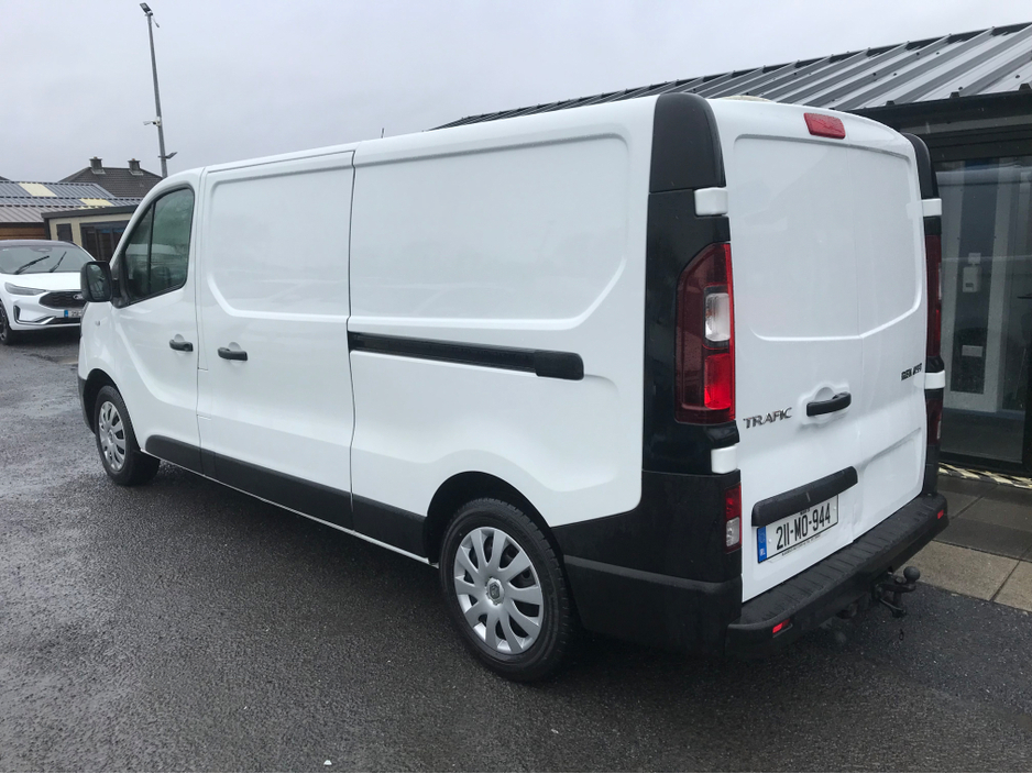2021 Renault Trafic - image 28
