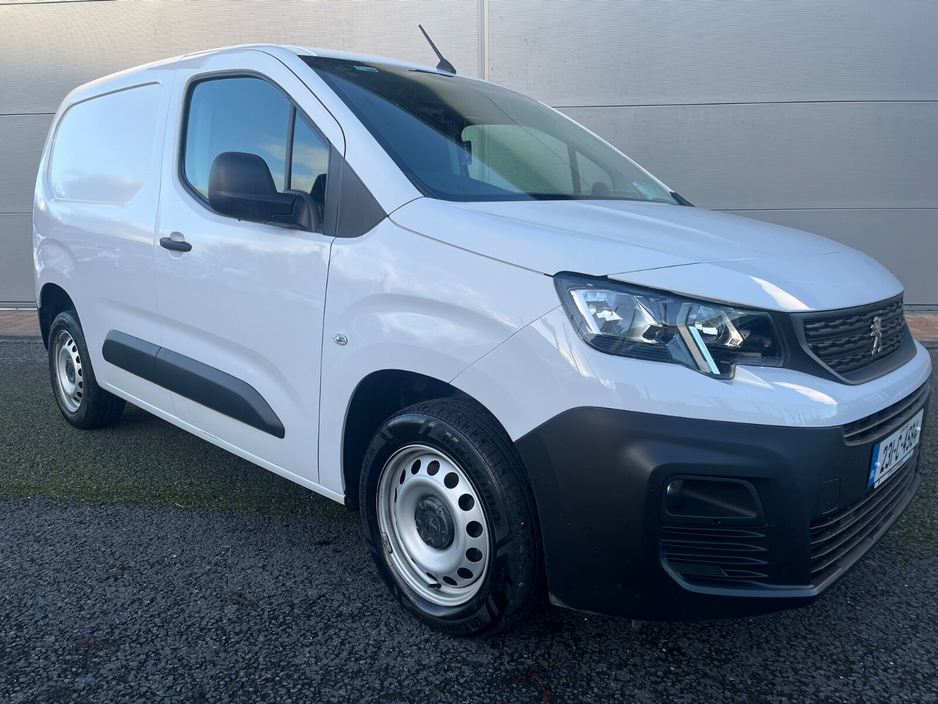 2023 Peugeot Partner  €16,260