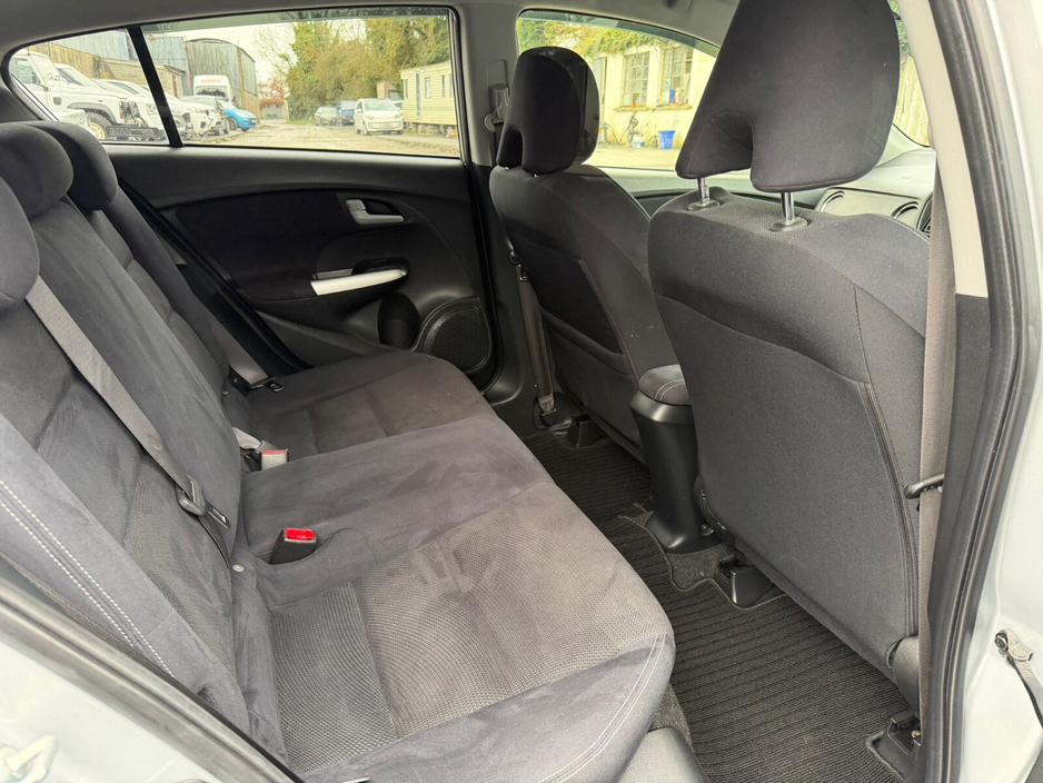 2013 Honda Insight - image 15