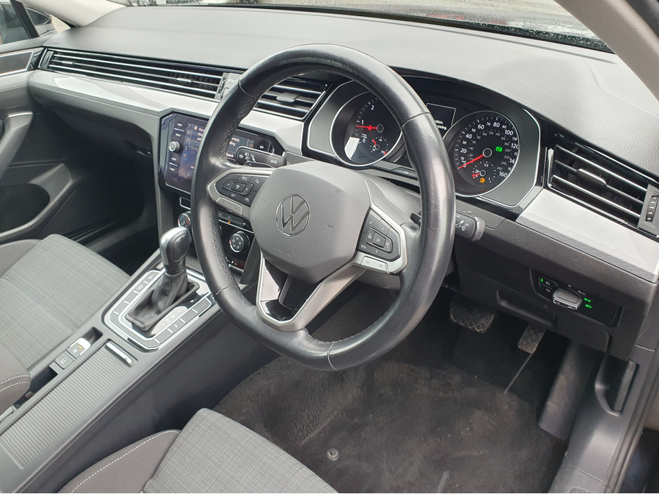 2021 Volkswagen Passat - image 12