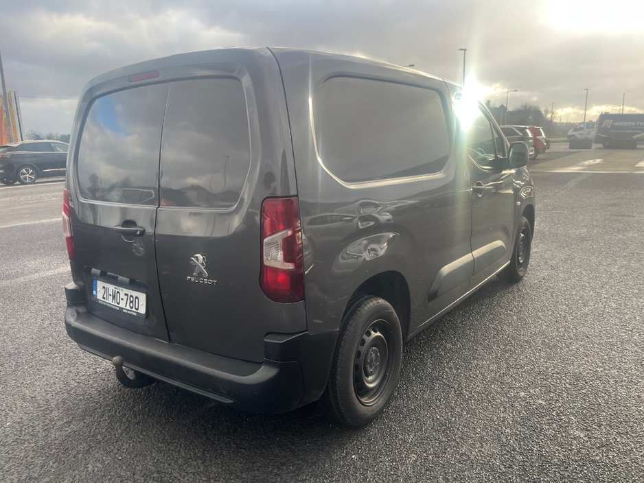 2021 Peugeot Partner - image 3
