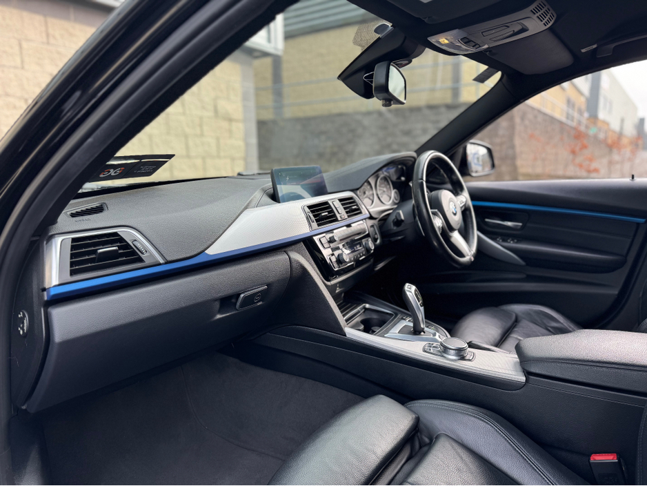 2017 BMW 3 Series - image 17