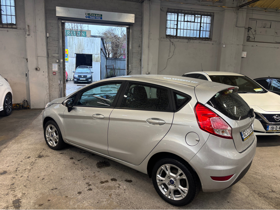 2016 Ford Fiesta - image 12