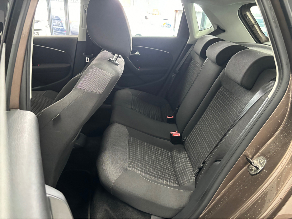 2014 Volkswagen Polo - image 12