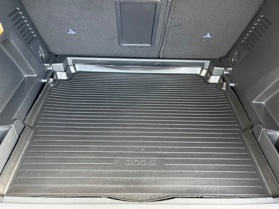 2022 Peugeot 3008 - image 6