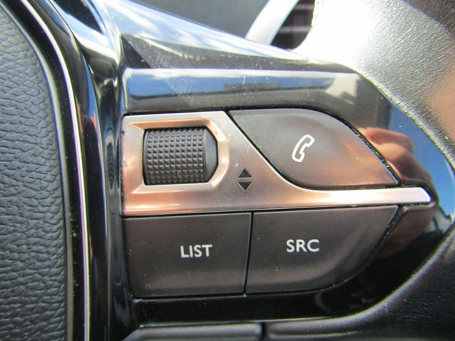 2018 Peugeot 3008 - image 28