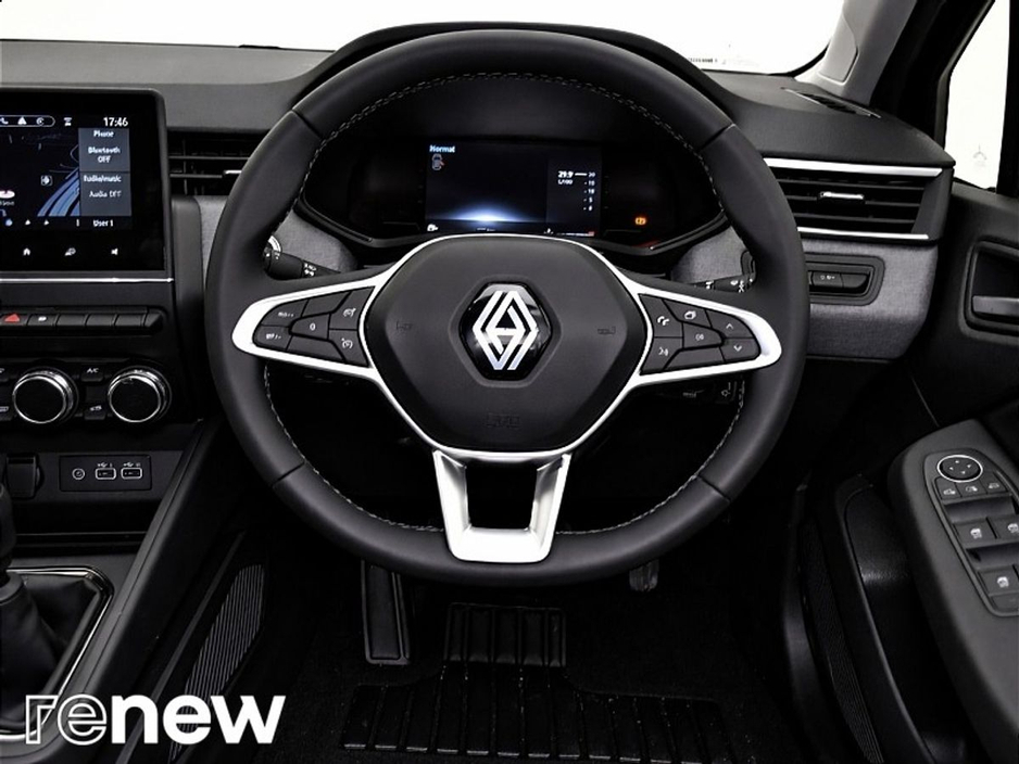 2025 Renault Clio - image 21
