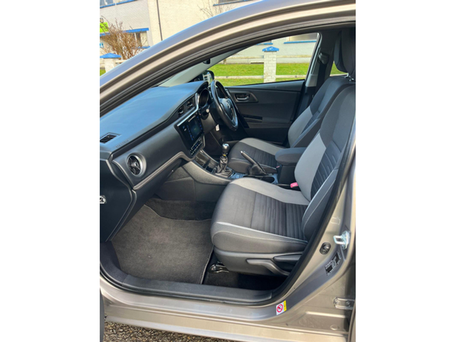 2017 Toyota Auris 1.4 D-4D SOL 4DR €14,500
