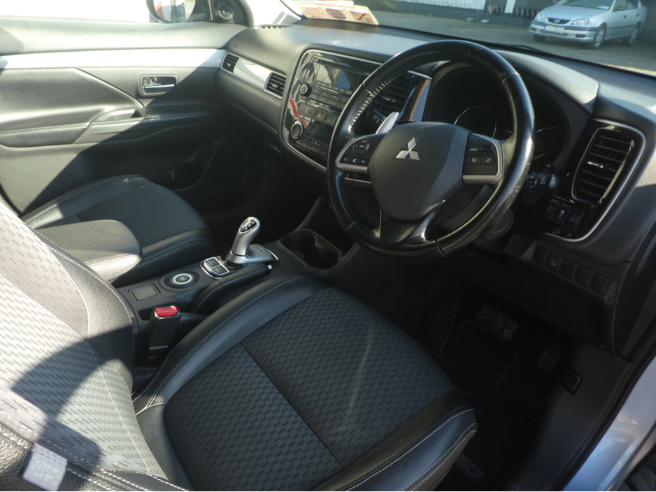 2015 Mitsubishi Outlander - image 8