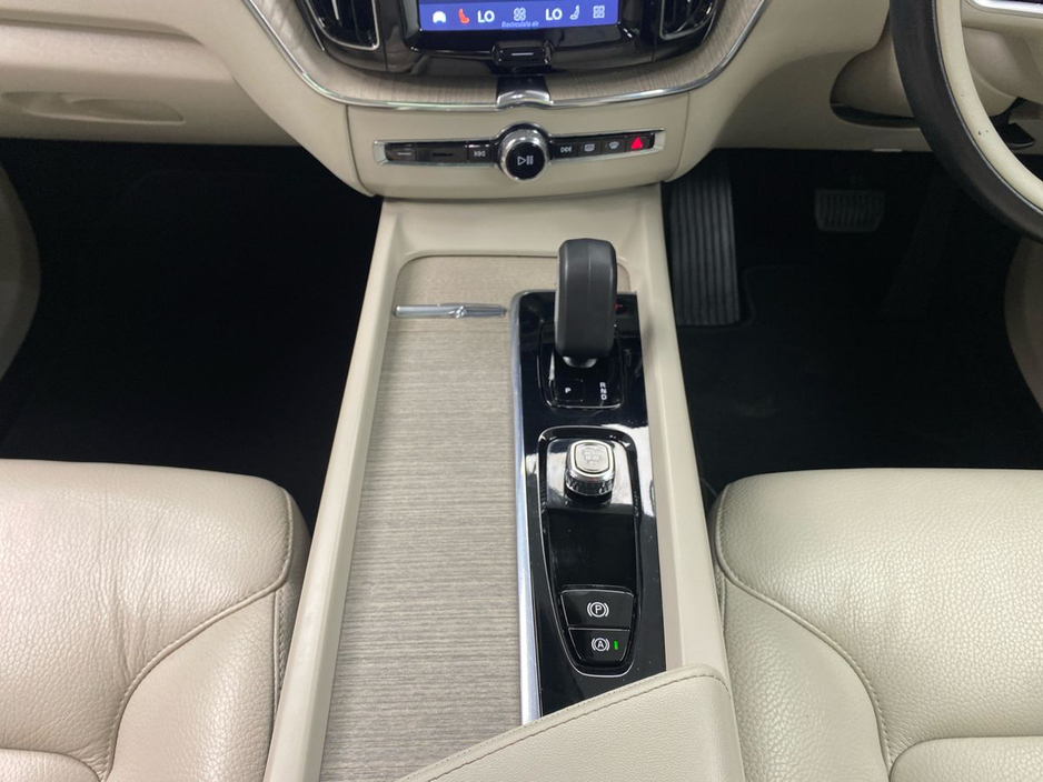 2023 Volvo XC60 - image 24
