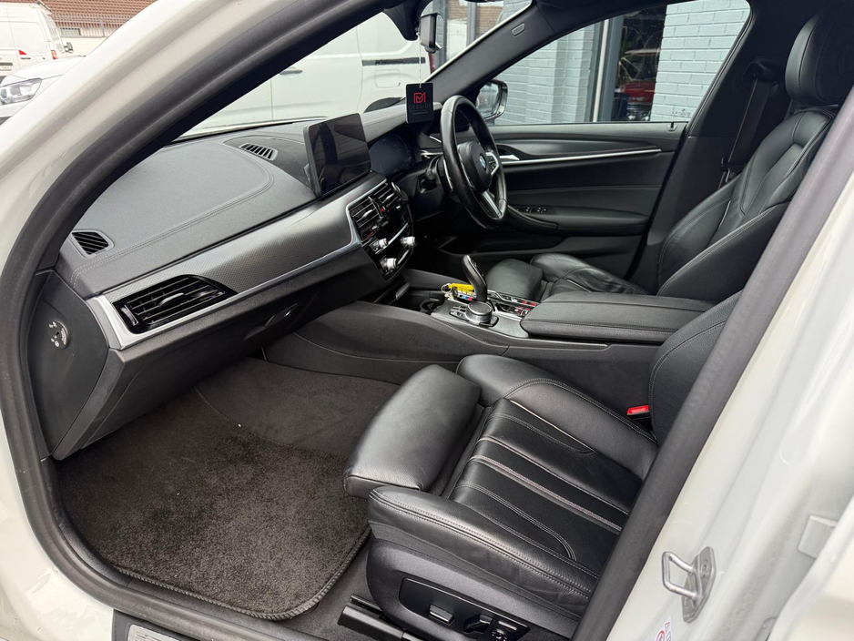 2021 BMW 5 Series - image 24