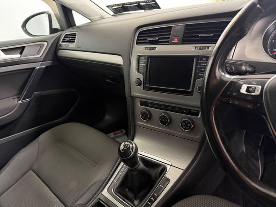 2017 Volkswagen Golf - image 10