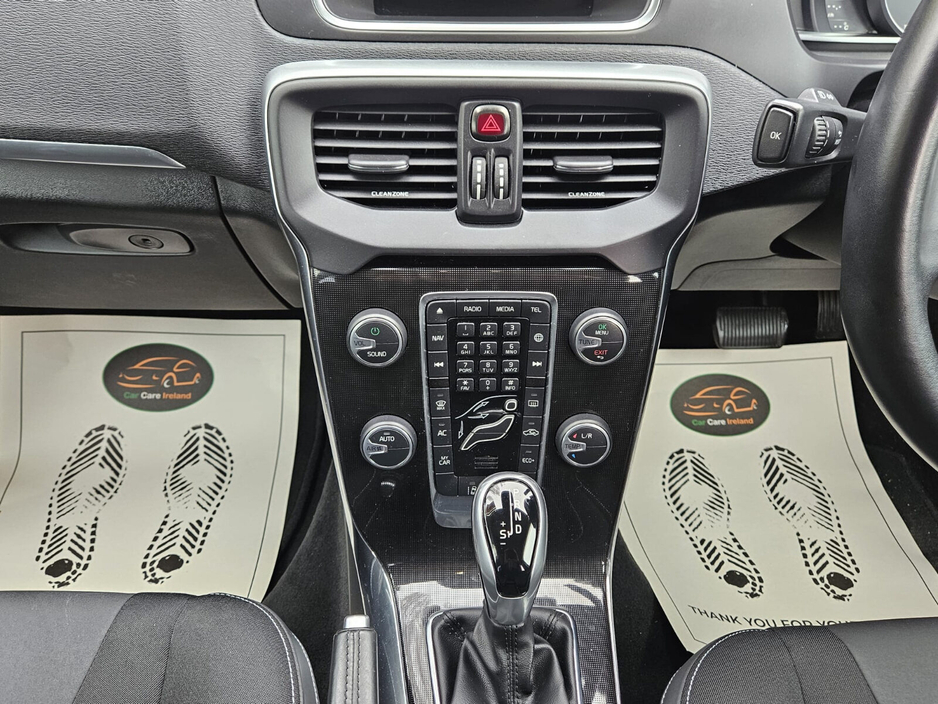 2016 Volvo V40 - image 29