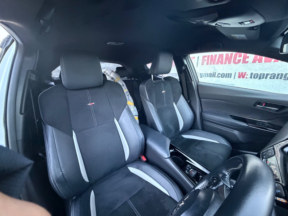 2023 Toyota C-HR 1.8 HYBRID LUNA €31,999