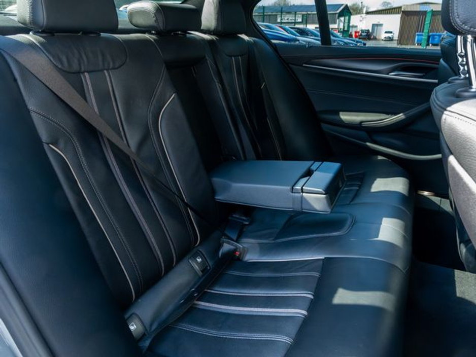 2022 BMW 5 Series - image 13