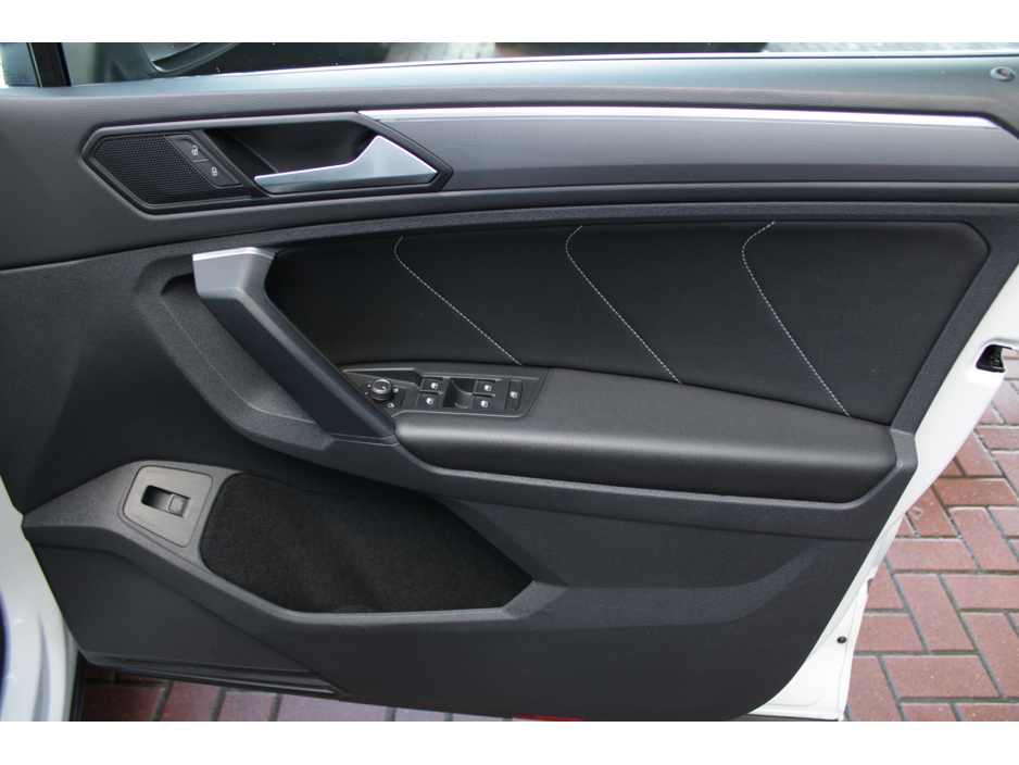 2019 Volkswagen Tiguan 2.0TDI 150BHP R-LINE EDITION 4 MOTION AUTOMATIC // 1 OWNER CAR WITH ONLY 95, 000KMS // BUY WITH CONFODENCE AA AND SIMI APPROVED DEALER 2025 // FINANCE ARRANGED // ALL TRADE INS WELCOME // €30,950