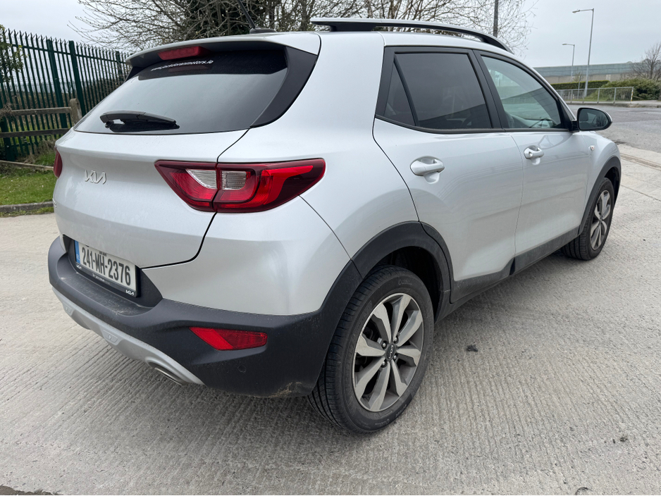 2024 Kia Stonic - image 2
