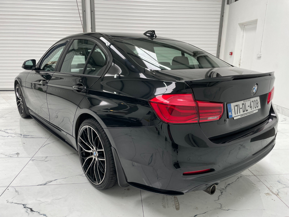 2017 BMW 3 Series - image 7