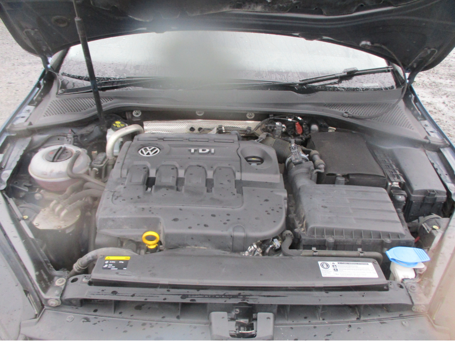 2016 Volkswagen Golf - image 12