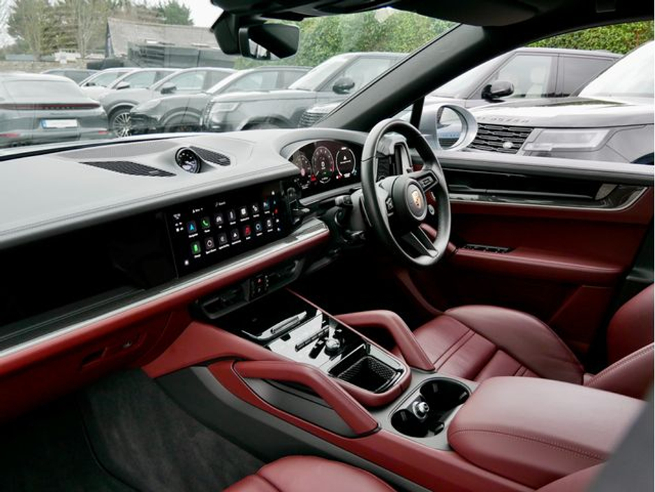 2024 Porsche Cayenne - image 33