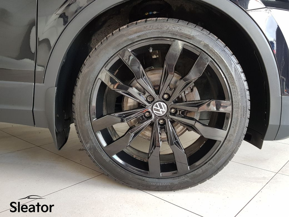 2017 Volkswagen Tiguan - image 4