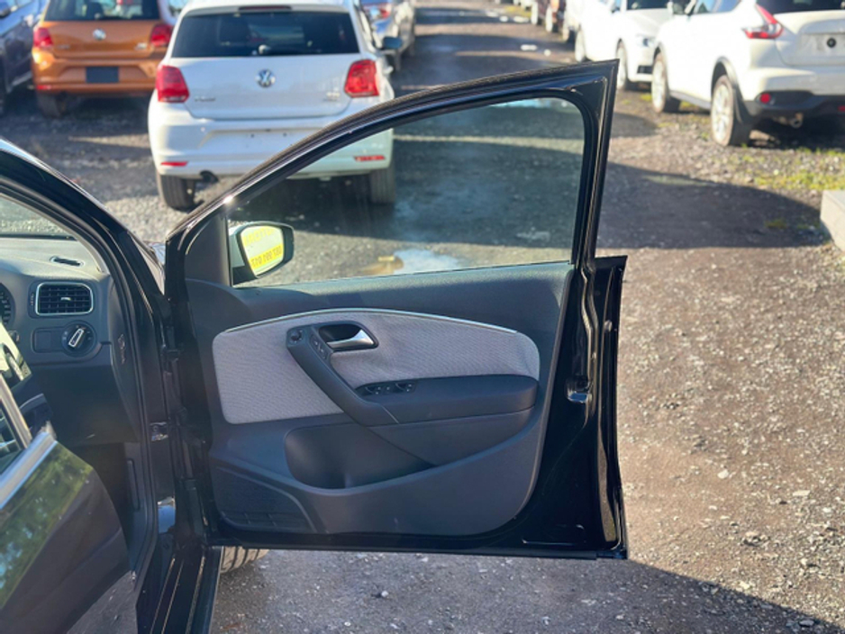 2016 Volkswagen Polo - image 13