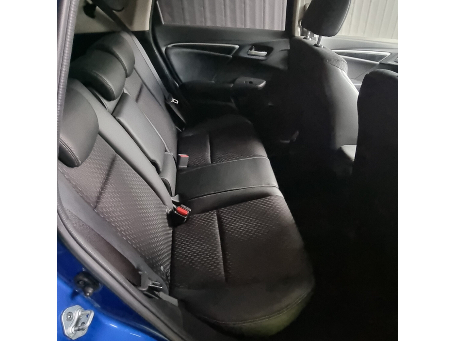 2016 Honda Fit - image 9