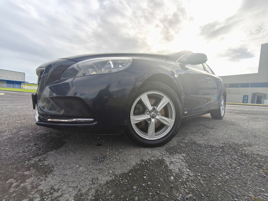 2016 Volvo V40 D2 (120hp) SE+Leather €7,999