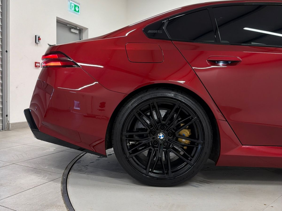 2024 BMW M5 - image 32