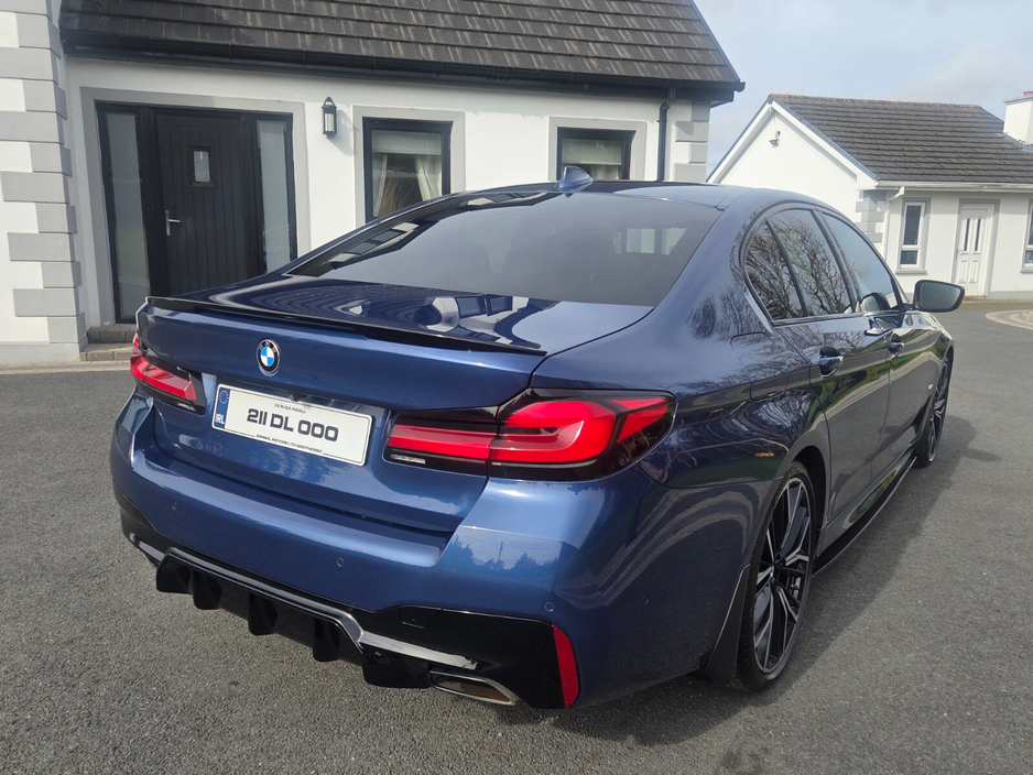 2021 BMW 5 Series - image 7