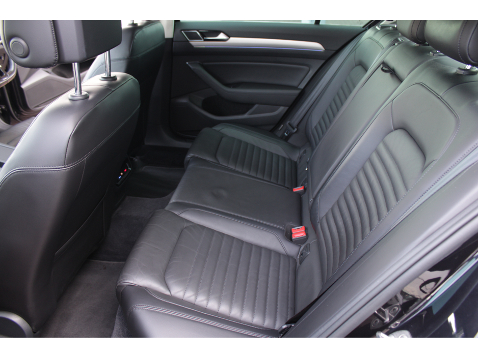 2016 Volkswagen Passat - image 21