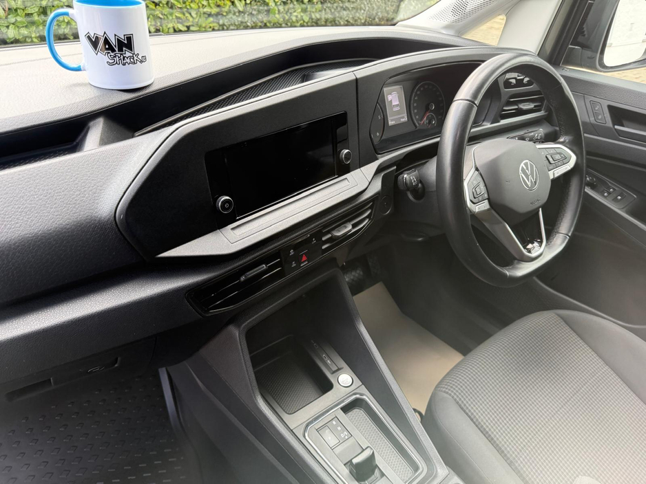 2023 Volkswagen Caddy - image 12