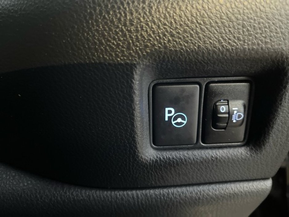 2019 Toyota C-HR - image 13