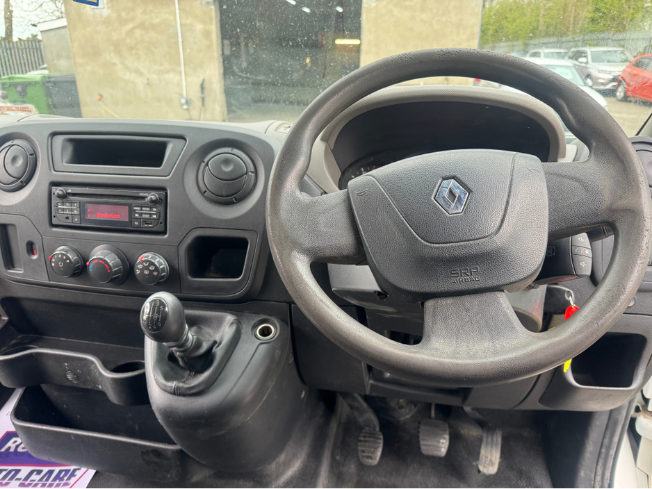 2016 Renault Master - image 8