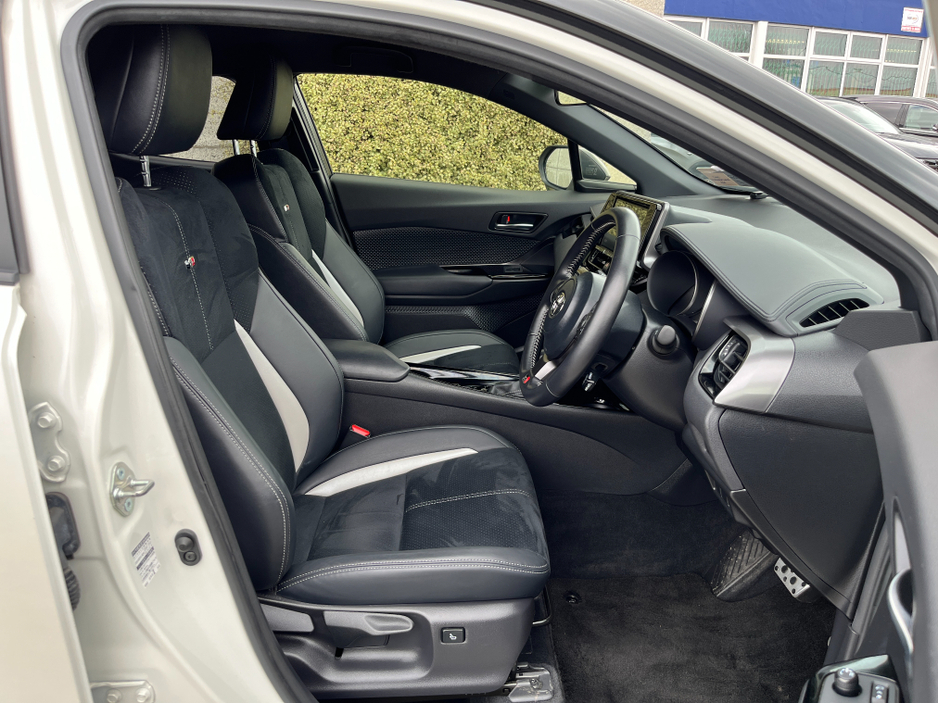 2020 Toyota C-HR - image 10