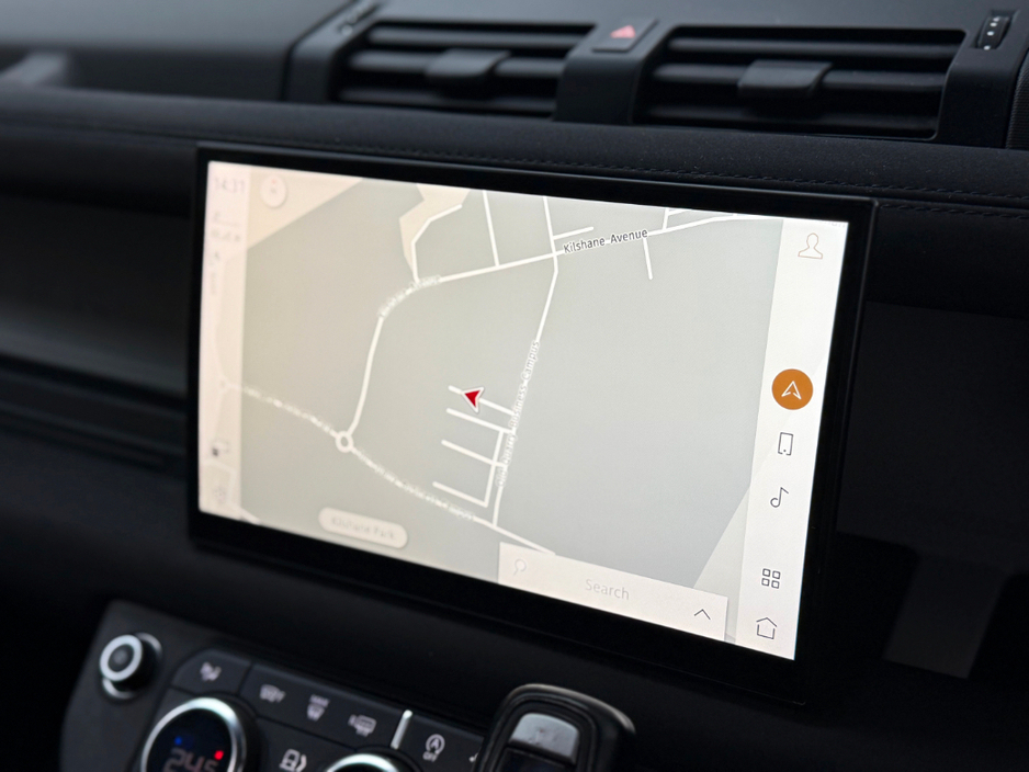 2022 Land Rover Defender - image 18