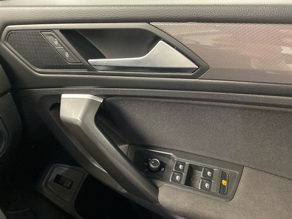 2024 Volkswagen Tiguan - image 11