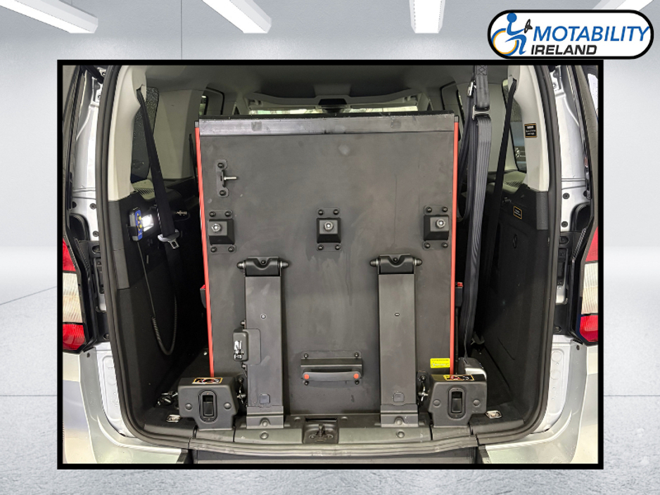 2025 Ford Tourneo Connect Wheelchair Accessible €41,995