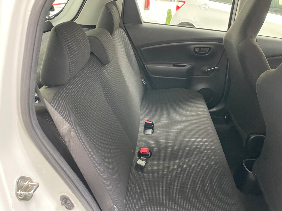 2018 Toyota Yaris - image 14