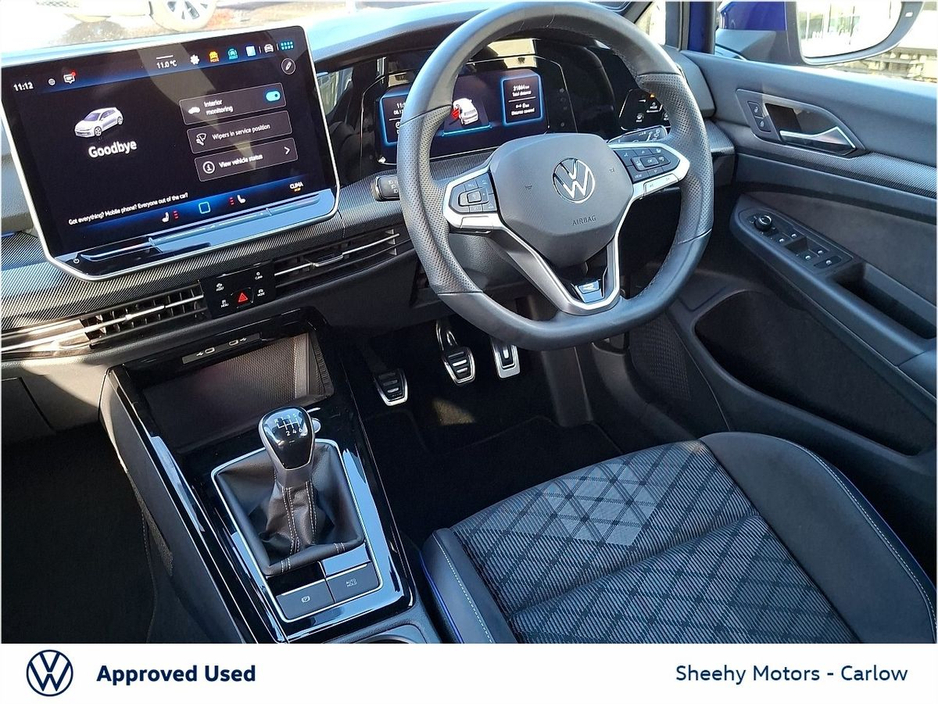 2025 Volkswagen Golf - image 2