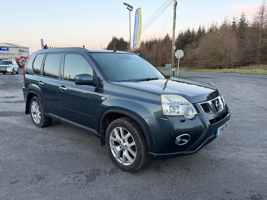2011 Nissan X-Trail - image 2
