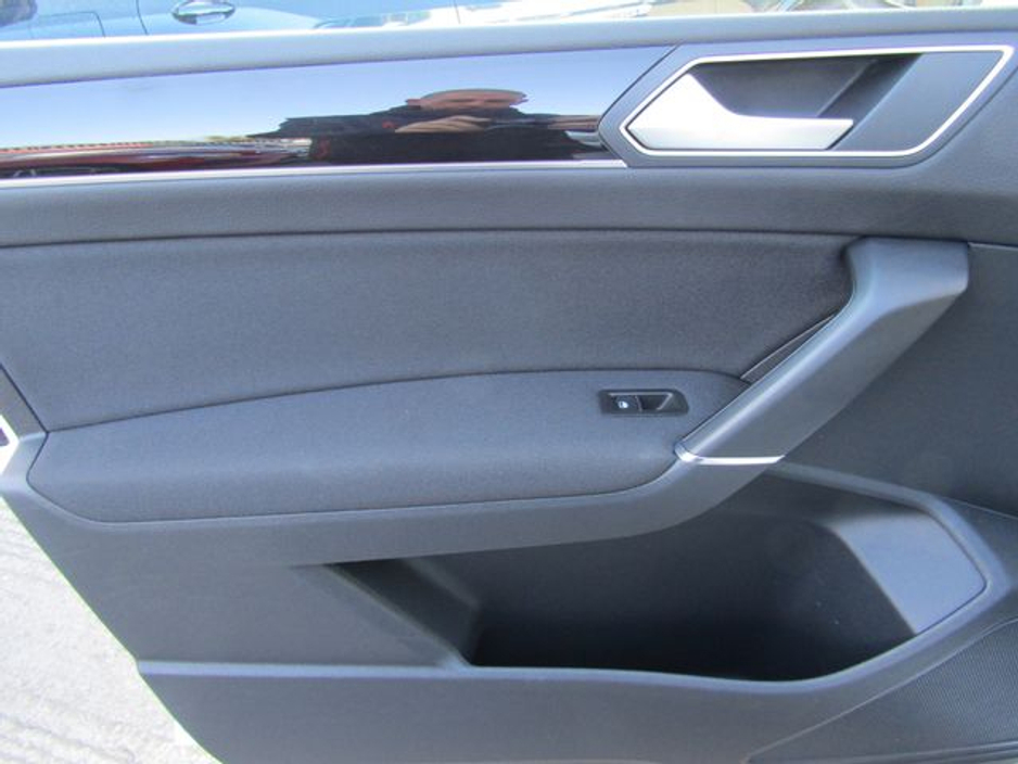 2017 Volkswagen Touran - image 36